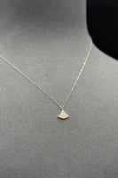 عقد مثلث ذهب تصميم الماس عيار 18 وزن 0.4 جرام