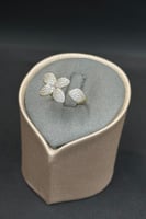 خاتم وردة ذهب تصميم الماس عيار 18 وزن من 2.2 الى 2...