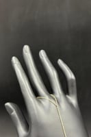 كف دمعة ذهب مع صدف ابيض عيار 18 وزن 1.6 جرام