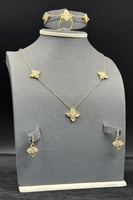 طقم زهرة ذهب تصميم الماس عيار 18 وزن 19.1 جرام