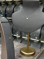 عقد ذهب مع اسوارة ورده مع صدف