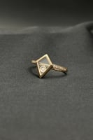 خاتم الماس وزن الذهب : 2.77 جرام وزن الألماس : 0.0...