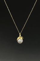 عقد الماس مع لؤلؤ وزن الذهب : 1.77 جرام وزن الألما...