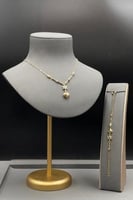 عقد مع اسوارة ذهب تصميم الماس عيار 18