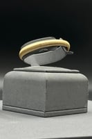 اسوارة ذهب عيار 18 مطفي بتصميم اسطواني فريد