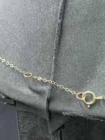 عقد المعين متعدد الألوان