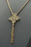 عقد وردة ذهب صافي عيار 21 وزن 5.8 جرام