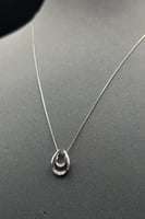 عقد الماس وزن الذهب : 2.5 جرام وزن الألماس : 0.03...