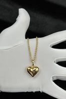 عقد مجدول مع قلب ذهب صافي عيار 18 وزن 3.4 الى 3.5...