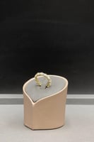 دبلة ذهب تصميم الماس عيار 18 وزن من 3.2 الى 3.4 جر...