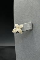 طقم وردة ذهب تصميم الماس عيار 18 وزن 37.8 جرام