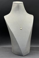 عقد مثلث ذهب تصميم الماس عيار 18 وزن 0.6 جرام