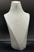 عقد زهرة ذهب تصميم الماس عيار 18 وزن 0.7 جرام