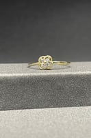 طقم وردة ذهب تصميم الماس عيار 18 وزن 1.7 جرام