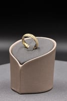 دبله ذهب ساده عيار 18 بنقوش راقية جذابة بوزن 3.1 ج...