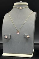 طقم اطفال وردة ذهب تصميم الماس عيار 18 وزن 4.9 جرا...