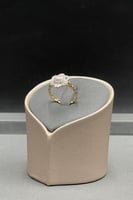 خاتم وردة مع باقيت ذهب تصميم الماس عيار 18 وزن 2.5...