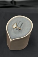 خاتم الماس وزن الذهب : 2.77 جرام وزن الألماس : 0.0...