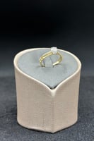 خاتم مع فص سوليتير عيار 18 وزن من 1.7 الى 1.8 جرام