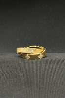 حلق وردة ذهب تصميم الماس عيار 18 وزن 5.8 جرام