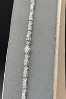 اسوارة ذهب ابيض تصميم الماس عيار 18 وزن 6.2 جرام