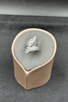 خاتم ذهب ابيض تصميم الماس عيار 18 وزن 2.3 جرام