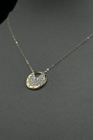 عقد ذهب عيار 18 شكل دائرة بتصميم الماس - الوزن 1.4...