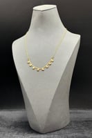 عقد وردات ذهب صافي عيار 21 وزن 2.5 جرام