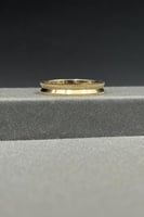 دبلة ذهب صافي عيار 18 وزن من 2.4 الى 2.6 جرام