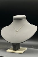 عقد شكل V ذهب صافي ايطالي