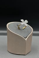 خاتم وردة ذهب تصميم الماس عيار 18 وزن 2.7 الى 2.8...