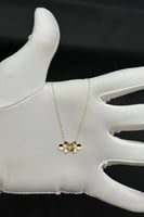 عقد وردتين ذهب تصميم الماس عيار 18 وزن من 0.8 الى...