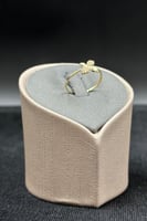 خاتم وردة ذهب تصميم الماس عيار 18 وزن 0.9 جرام