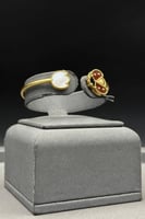 اسوارة خنفساء ذهب مع صدف ملون عيار 18 وزن 8.9 جرام