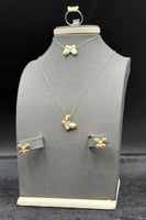 طقم فراشة ذهب تصميم الماس عيار 18 وزن 4.4 جرام