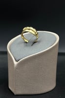 اسوارة مع خاتم ذهب تصميم الماس عيار 18 وزن 9.5 جرا...