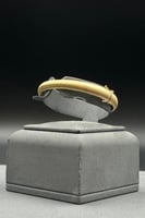 اسوارة ذهب عيار 18 مطفي بتصميم اسطواني فريد