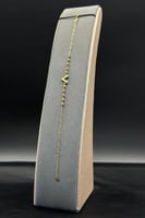 اسوارة V ذهب صافي عيار 18 وزن 0.8 جرام