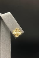 حلق وردة ذهب صافي عيار 18 وزن 2.3 جرام