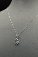 عقد الماس وزن الذهب : 0.77 جرام وزن الألماس : 0.04...