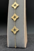 اسوارة خمسة وردات ذهب تصميم الماس عيار 18 وزن 8.5...