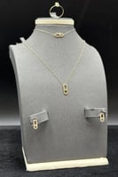 طقم مستطيل ذهب تصميم الماس عيار 18 وزن 2 جرام