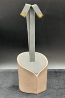 حلق وردة ذهب صافي عيار 21 وزن من 1.1 الى 1.2 جرام