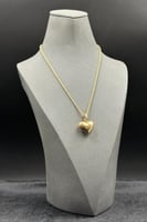 عقد مجدول مع قلب ذهب صافي عيار 18 وزن 3.4 الى 3.5...