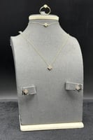 طقم ذهب فان كليف عيار 18 زهرة الحظ وزن من 2.2 إلى...