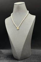 عقد لؤلؤ مع ذهب بفص فانسي عيار 18 وزن 1.4 جرام