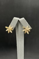 طقم زهرة شوطين ذهب تصميم الماس عيار 18 وزن 13.3 جر...