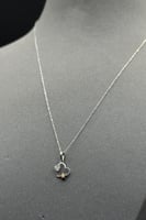 عقد الماس وزن الذهب : 0.43 جرام وزن الألماس : 0.02...