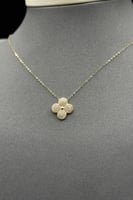 طقم وردة ذهب تصميم الماس عيار 18 وزن 3.8 جرام