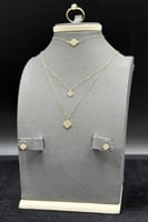 طقم دورين وردة ذهب تصميم الماس عيار 18 وزن 2.3 جرا...